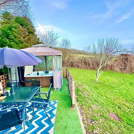 Three Bedroom Rural, Relaxing And Peaceful,Dogs Welcome! With Cymru Holidays Abergavenny Exterior photo