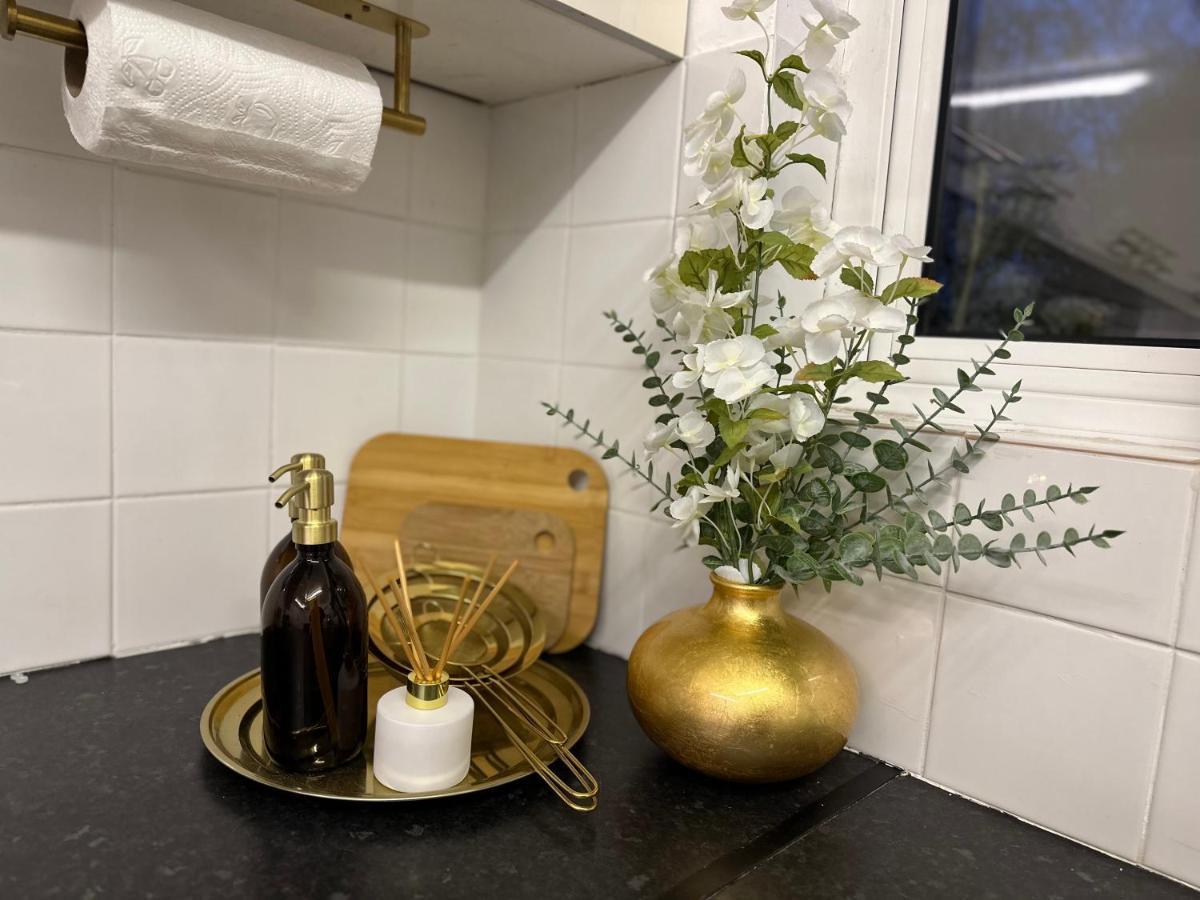 Three Bedroom Rural, Relaxing And Peaceful,Dogs Welcome! With Cymru Holidays Abergavenny Exterior photo