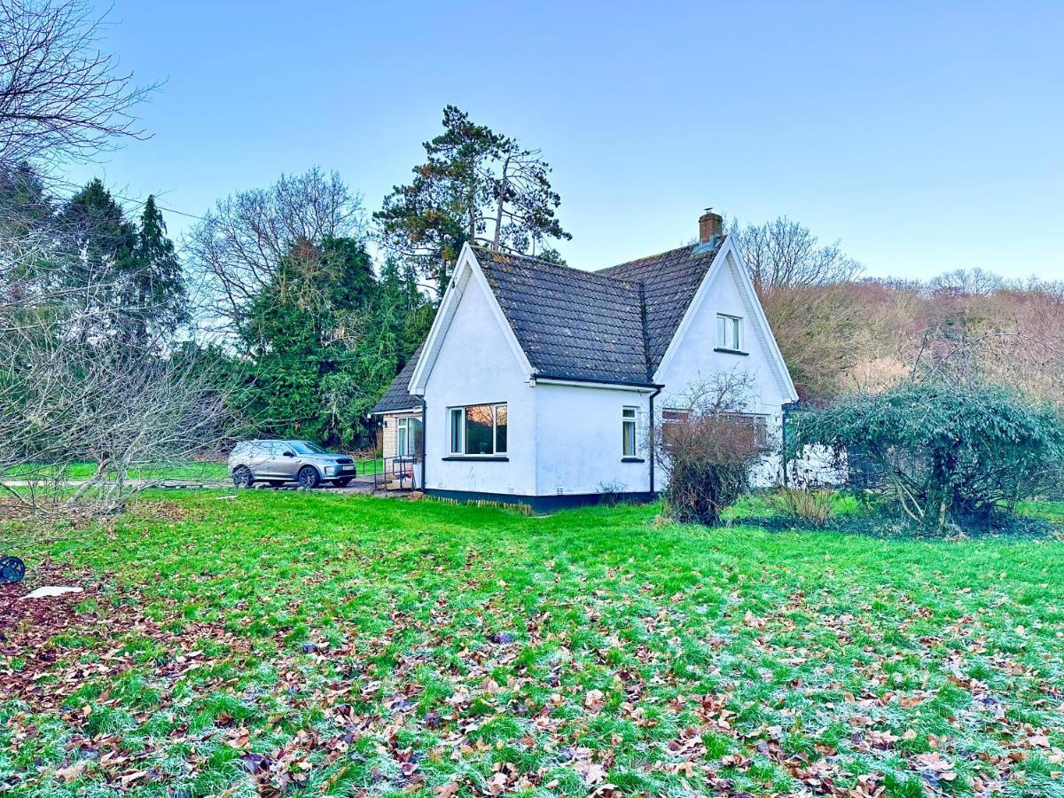Three Bedroom Rural, Relaxing And Peaceful,Dogs Welcome! With Cymru Holidays Abergavenny Exterior photo